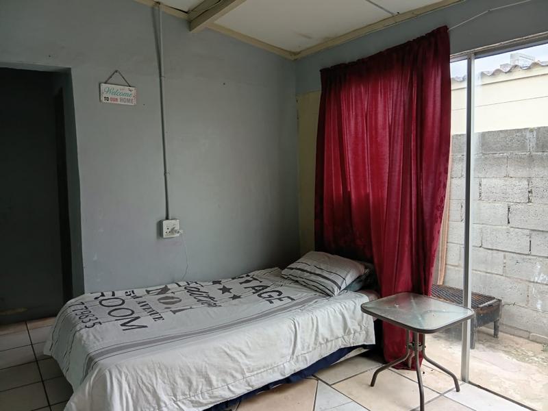 2 Bedroom Property for Sale in New Macassar Western Cape